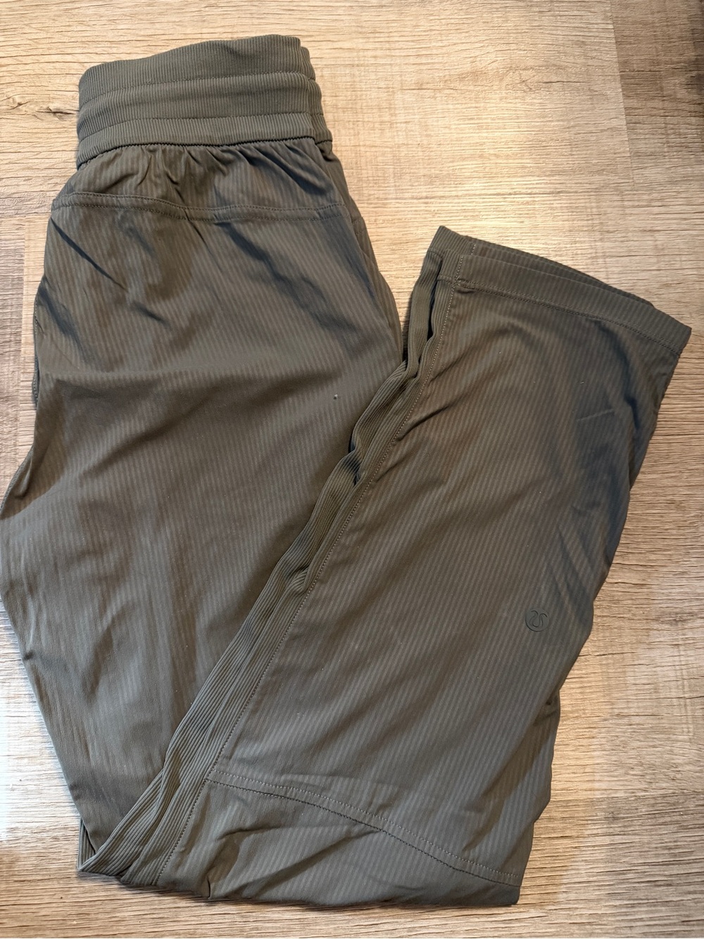 LULULEMON “Ready to Rulu” cropped jogger size 2
